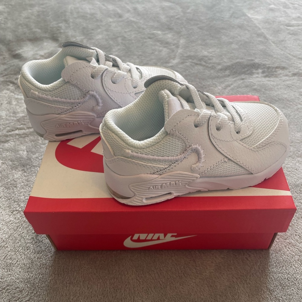 Nike Air Max Excee TD Sz 6CWhite
